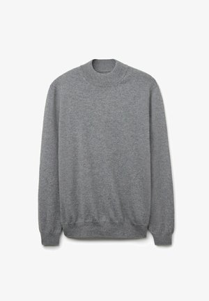Grå pullover sweater lavet af blødt strikket stof. Har en høj rund halsudskæring, lange ærmer og ribbede manchetter og kant. Glat tekstur.