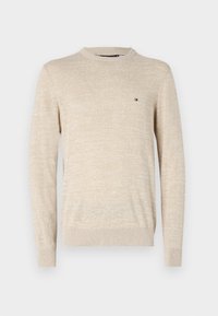 Vaaleanbeige neulotakki, jossa on pyöreä kaula-aukko, pitkät hihat ja pieni logo rinnassa. Teksturoitu kangas, jossa on hienovarainen kuosi.