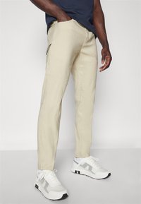 Oakley TRANSITION PANT - Hlače - silver sage/white