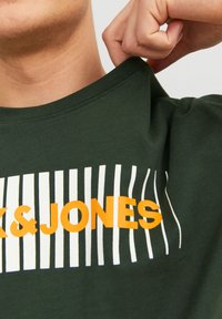 Jack & Jones JJECORP LOGO TEE PLAY O NECK - Marškinėliai su spaudiniu - mountain view