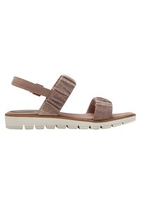 Roze gouden stoffen sandalen met brede banden, verstelbare hielgesp, gevoerd voetbed en witte rubberen zool met groeven voor grip.