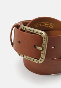 Pieces PCJULLA JEANS BELT - Klassiske belter - cognac