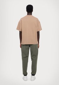 EA7 Emporio Armani UNISEX - Apdrukāts T-krekls - portabella