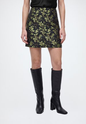 YAS, YASWIRA HW SHORT SKIRT - Минипола - black / apple green