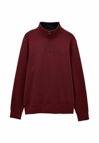 Bordeaux kwart-rits pullover met lange mouwen en hoge kraag, met een klein donker embleem op de linkerborst.