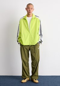 adidas Originals MEGABREAK - Giacca sportiva - bahia glow