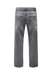 Jean en denim gris vu de dos avec deux poches plaquées et une étiquette de marque en cuir marron sur la ceinture.