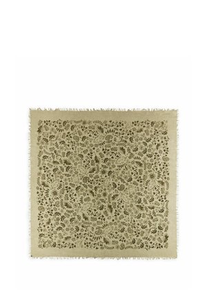 Tissu carré beige avec des motifs floraux et feuillages complexes marron foncé et des bords frangés.