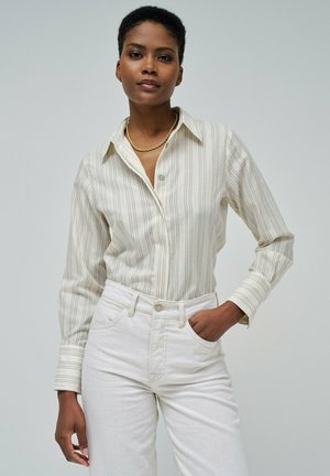 REGULAR - Button-down blouse - weiß