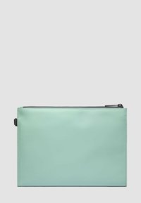 Bustina verde menta con cerniera, texture liscia, forma rettangolare, dotata di chiusura a cerniera nera e design minimalista.