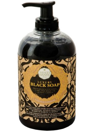 Pumpspenderflasche von Nesti Dante Luxury Black Soap mit dekorativem beigem und schwarzem Etikett mit goldenen Akzenten und Produktdetails.