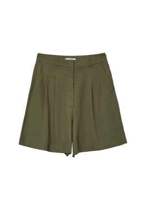 Olivgrüne High-Waist-Shorts mit Falten, Gürtelschlaufen, Seitentaschen und einem Reißverschluss auf der Vorderseite.