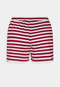 Shorts à taille élastique rayés horizontalement rouge et blanc, posés à plat sur un fond clair uni.