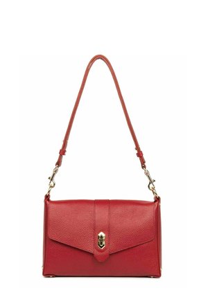 Borsa a spalla in pelle rossa testurizzata con patta pieghevole, chiusura magnetica e tracolla rimovibile con dettagli in metallo dorato.