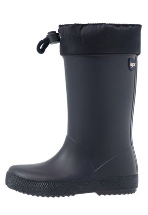Mørkeblå gummistøvle til regn med en sort stofkrave, der har en snor til justering, og en tekstureret sort sål for bedre greb.