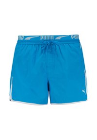 Bañador azul con cintura elástica ajustable, acentos laterales blancos y un logo de Puma en la parte inferior derecha. Fabricado en material ligero.