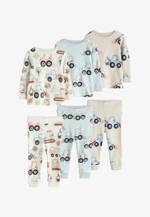 Tri sady detských dlhorukávových tričiek a nohavíc v krémovej, modrej a béžovej farbe s potlačou stavebných vozidiel a prírodných motívov.