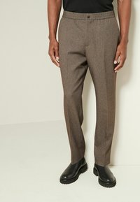 Next TEXTURED - Pantaloni - brown taupe