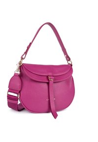 Borsa a tracolla in pelle rosa con chiusura a patta, tracolla regolabile, accessori in oro e superficie morbida e testurizzata. Presenta un elegante nodo decorativo sul davanti.