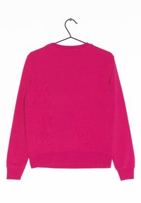 Felpa fucsia con maniche lunghe, colletto e orlo a coste. Tessuto liscio, design semplice. Appesa a un gancio in metallo nero.