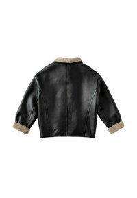 Sort læderjakke med beige shearling-krave og manchetter, vist fladt med bagsiden opad, der viser sømdetaljer og brede ærmer.