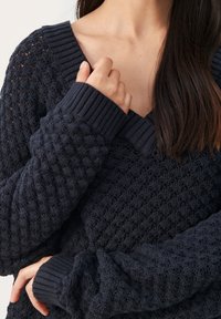Part Two Sweter