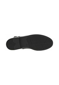 Semelle de chaussure noire avec un motif de texture antidérapante. Présente un design lisse et plat avec des rainures pour l'adhérence, fabriquée à partir d'un matériau en caoutchouc durable.
