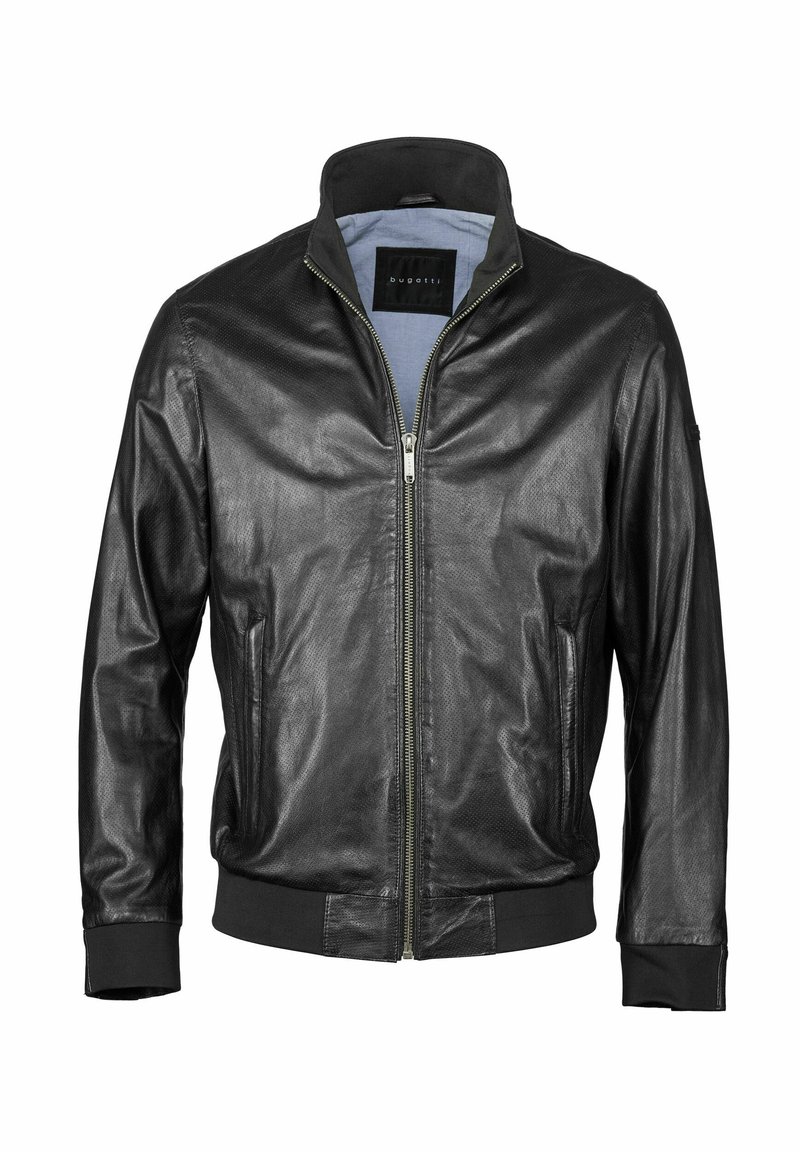 Chaqueta de cuero negro con cremallera frontal, cuello alzado y acabado texturizado. Cuenta con bolsillos laterales y puños y dobladillo acanalados. Interior forrado.