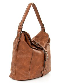 Sac à bandoulière en cuir marron au design souple, avec une sangle réglable, une fermeture éclair et des détails de couture subtils. Surface texturée.