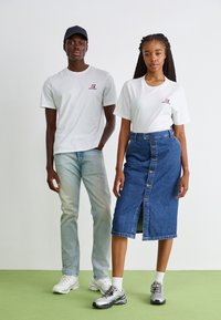 Salomon FURIOUS TEE UNISEX - Trükipildiga T-särk - white