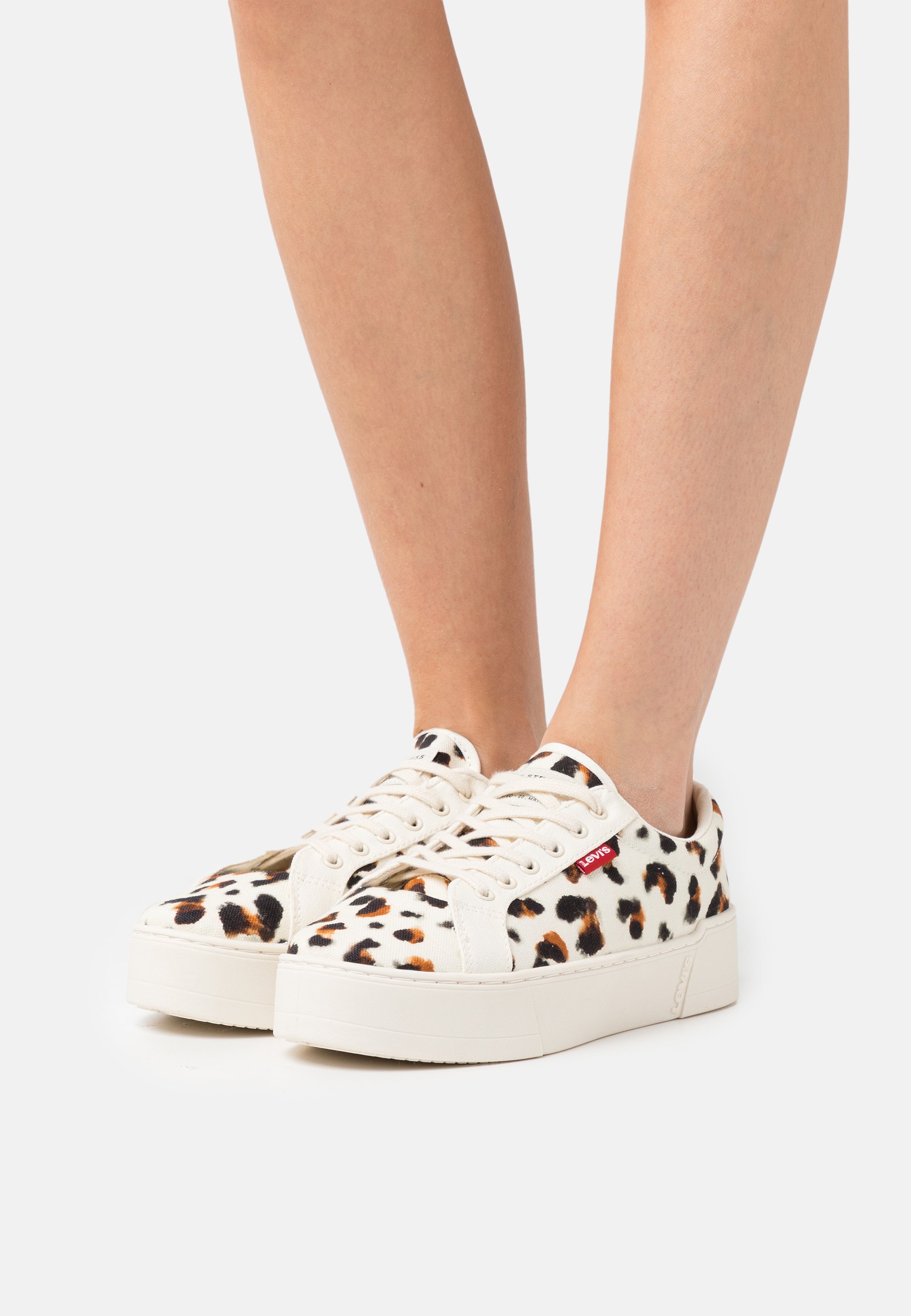 levis flatform trainers