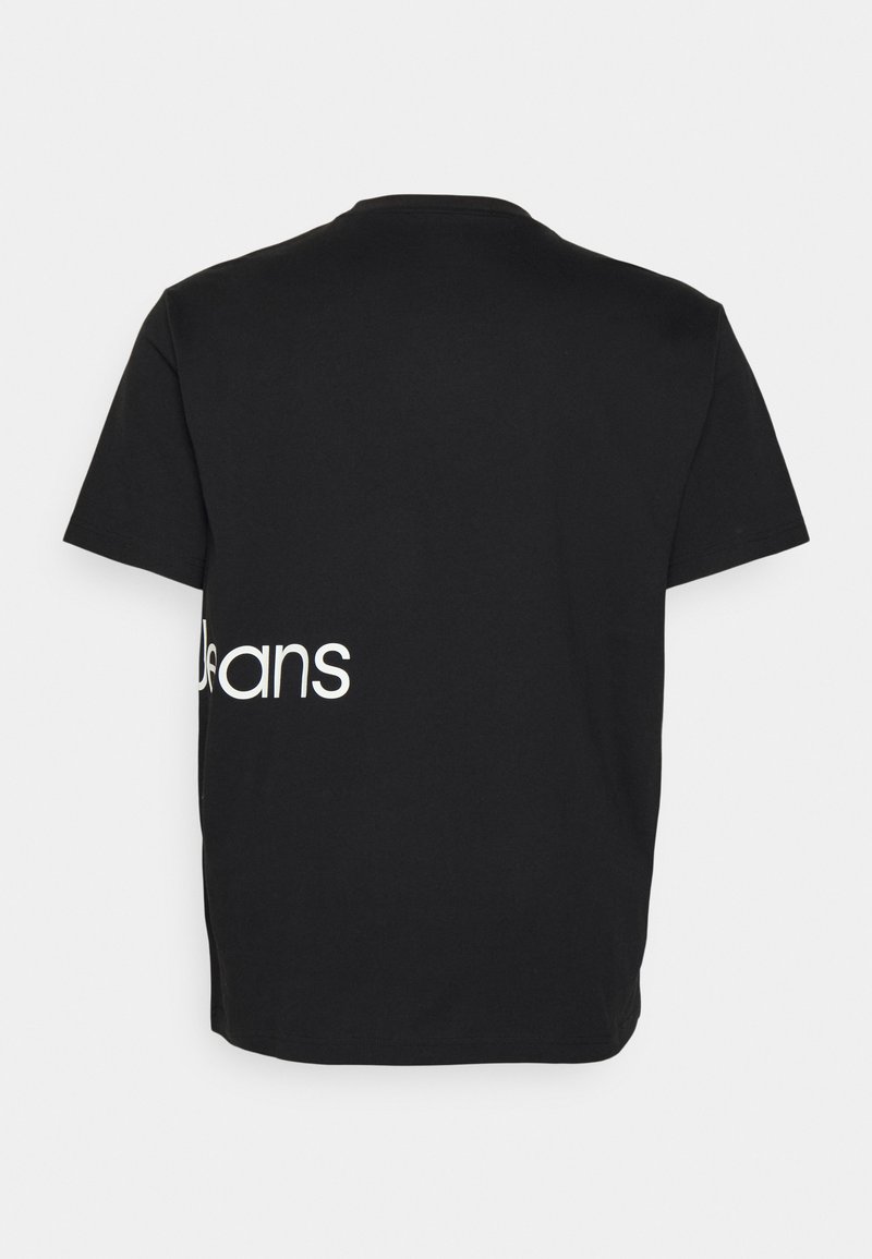 Herren T-Shirts basic | Calvin Klein Jeans Plus PLUS INSTITUTIONAL BLOCKING TEE T-Shirt print black/schwarz - HN17048 Herren T-Shirts basic | Calvin Klein Jeans Plus PLUS INSTITUTIONAL BLOCKING TEE T-Shirt print black/schwarz - HN17048