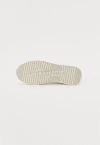 Thumbnail Image 5