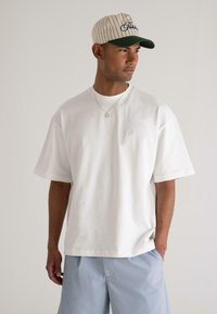 Thumbnail Image 8