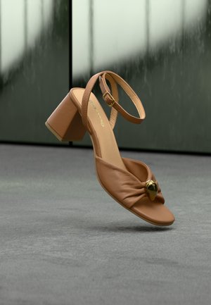 KABARNET - Σανδάλια - cognac
