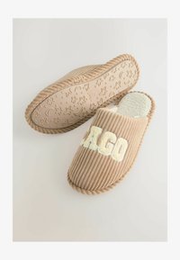 Unselected, camel chicago