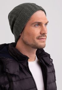 CASH-MERE UNISEX - Čepice - tarngrün