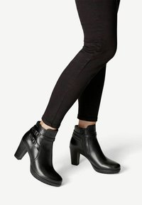 Tamaris Bottines à talons hauts - black