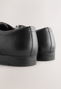 Next Derbies - black