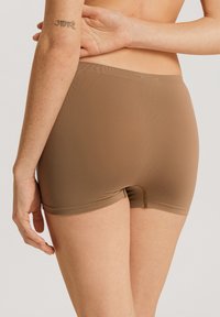 Ruske seamless bokserice s mekim, rastegljivim materijalom. Imaju nizak struk i minimalne šavove za udobnost.