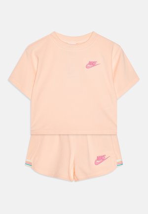 LETS ROLL SET - Shortsit - washed coral