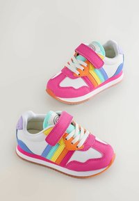 Värvikad tennised, millel on roosa, valge ja mitme triibuga disain. Sisaldab takjakinnitust, paelu ja tekstuurse kummist talla. Kerged materjalid.