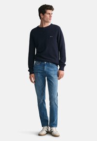 GANT EXTRA ACTIVE RECOVER - Jeans straight leg - mid blue broken in