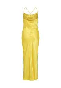 Robe nuisette jaune en satin avec fines bretelles croisées et une longue silhouette fluide.