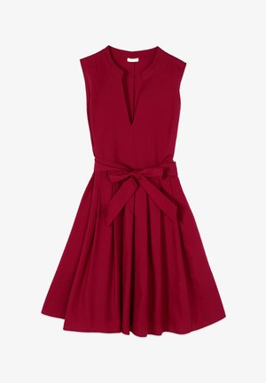 Vestido sin mangas de color burdeos con escote en V, cintura ajustada atada con un lazo y falda plisada en línea A.