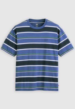 T-shirt à manches courtes à rayures horizontales bleues, noires, blanches et vertes avec col rond et tissu subtilement texturé.