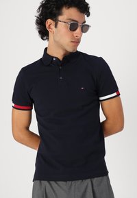 Tommy Hilfiger FLAG CUFF SLIM - Polo - desert sky