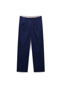 Παντελόνια σε ναυτικό μπλε με άνετη εφαρμογή, κατασκευασμένα από βαμβάκι. Διαθέτουν ζώνη μέσης με εσωτερική φόδρα με σχέδιο και δύο μπροστινές τσέπες.