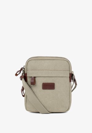 Sac bandoulière carré beige avec poche à rabat sur le devant, tirettes de fermeture éclair en cuir, sangle en tissu ajustable et écusson de marque en cuir sur l’avant.