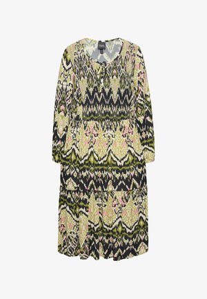 Robe à manches longues présentant un motif géométrique multicolore en vert, rose et noir, avec un col rond et une jupe à volants.